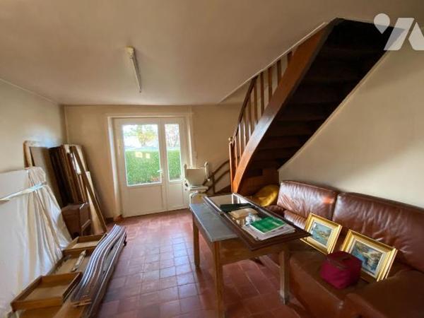 REILHAC, sur terrain de 459 m², maison d'habitation individuelle comprenant RDC garage, buander...