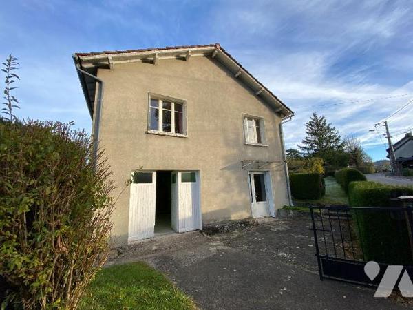 REILHAC, sur terrain de 459 m², maison d'habitation individuelle comprenant RDC garage, buander...