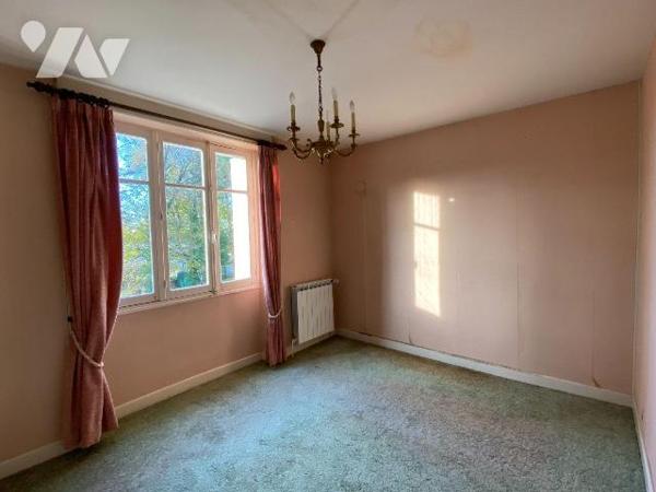 REILHAC, sur terrain de 459 m², maison d'habitation individuelle comprenant RDC garage, buander...