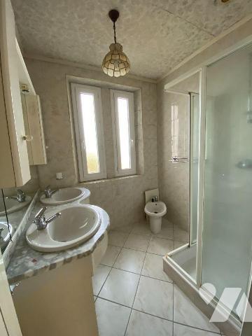 REILHAC, sur terrain de 459 m², maison d'habitation individuelle comprenant RDC garage, buander...