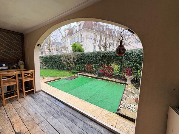 A louer - Coeur de ville - 3 pieces de 85m² en rez de jardin