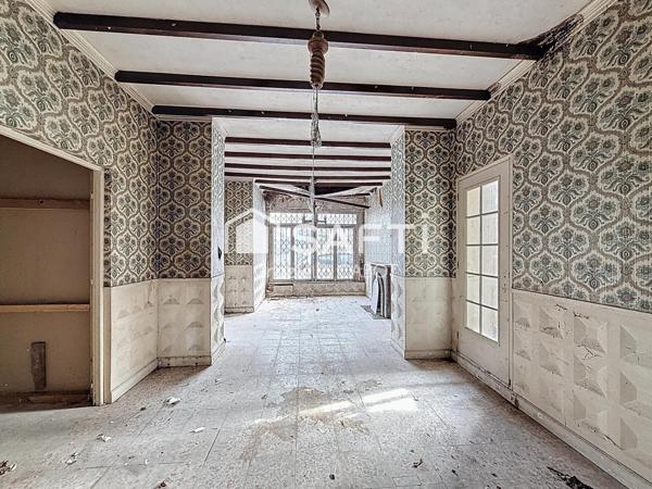 MAISON AVEC GROS TRAVAUX