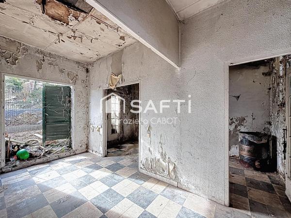 MAISON AVEC GROS TRAVAUX