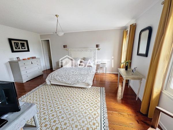 Maison en pierre au coeur d'Arveyres