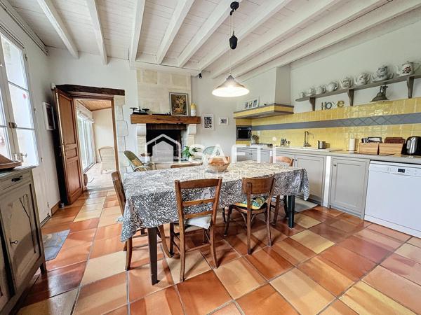 Maison en pierre au coeur d'Arveyres