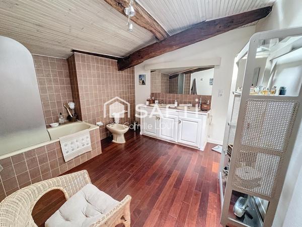 Maison en pierre au coeur d'Arveyres