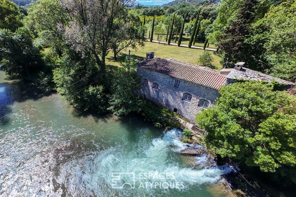 Grand mas et moulin au coeur d’un lieu enchanteur
