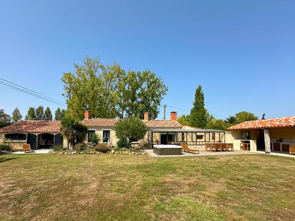 Longère entièrement rénovée avec goût