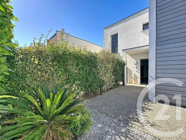 Maison à vendre  6 pièces - 120 m 2   CHASSIEU  - 69