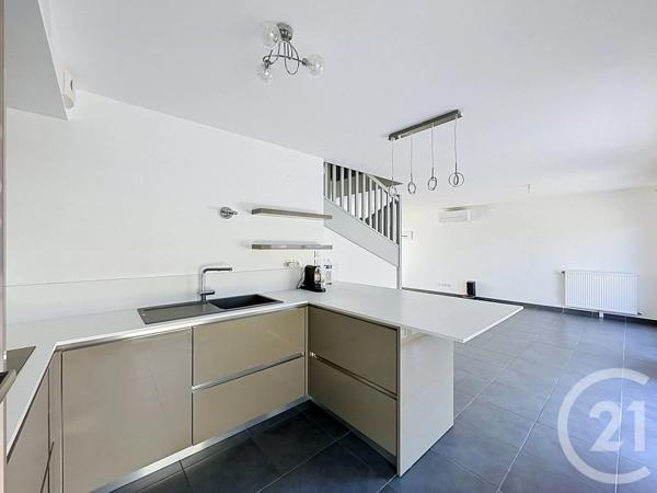 Maison à vendre  6 pièces - 120 m 2   CHASSIEU  - 69