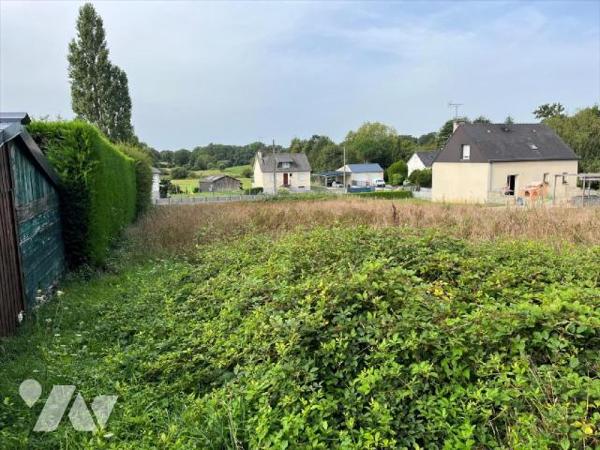 VAL D'IZÉ TERRAIN CONSTRUCTIBLE DE 1589 M² BORNÉ ET NON VIABILISÉ. HORS LOTISSEMENT ET LIBRE DE...