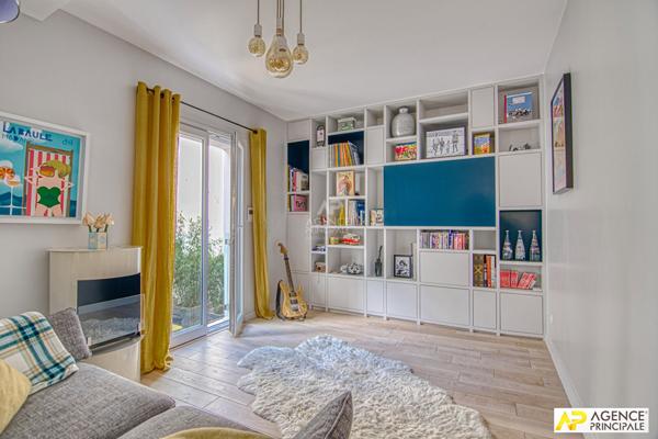 Versailles Rive-Droite Maison de ville en copropriété de 6 pièces 117.51² au sol avec cour et terrasse privative €995 000 ** - Référence 26497