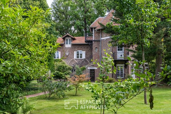 Bâtisse du XIXème style longère entièrement rénovée et sa tourelle