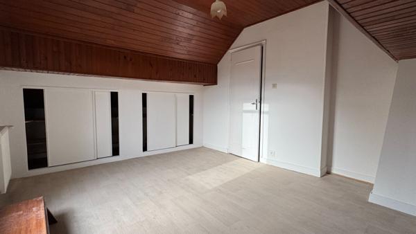 MAISON DE VILLE AVEC TERRASSE A LOUER ROMORANTIN