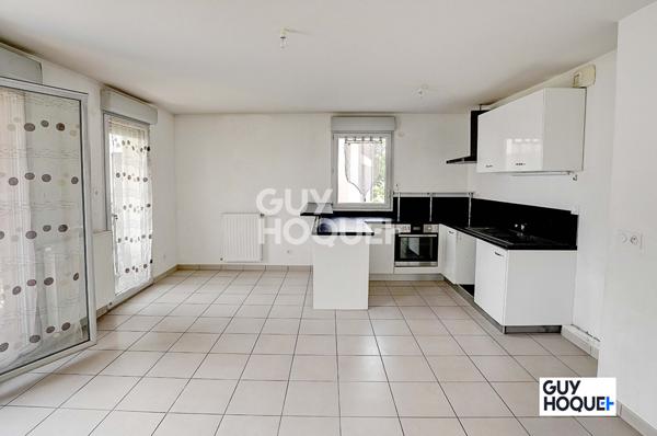 CARRE DE SOIE - APPARTEMENT 3 PIECES 60 m² - 1 BALCON SUR COUR INTERIEURE