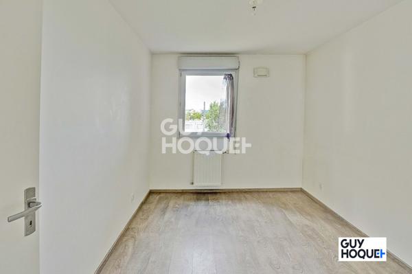 CARRE DE SOIE - APPARTEMENT 3 PIECES 60 m² - 1 BALCON SUR COUR INTERIEURE