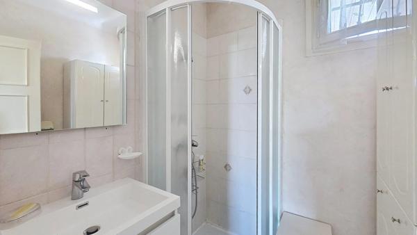 À vendre - Maison ancienne, 4 pièces située à Meyzieu (69330)