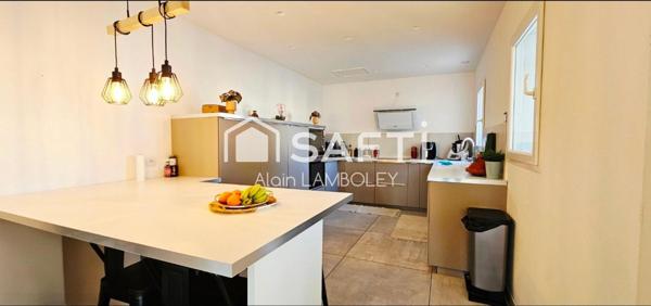 "Villa d’exception avec piscine et studio indépendant" ?