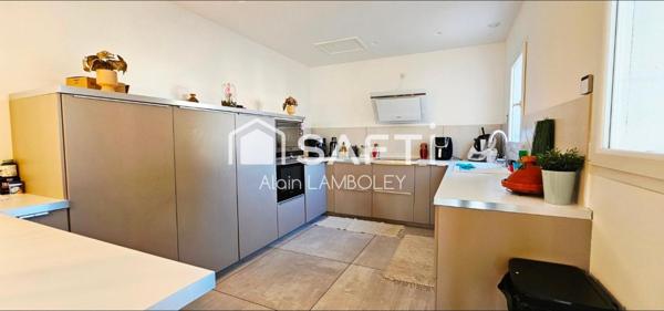 "Villa d’exception avec piscine et studio indépendant" ?