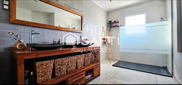 "Villa d’exception avec piscine et studio indépendant" ?