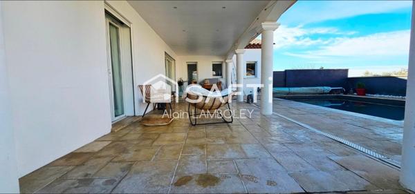 "Villa d’exception avec piscine et studio indépendant" ?