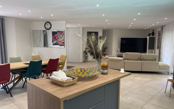 Maison à vendre    4 pièces •  Sindères