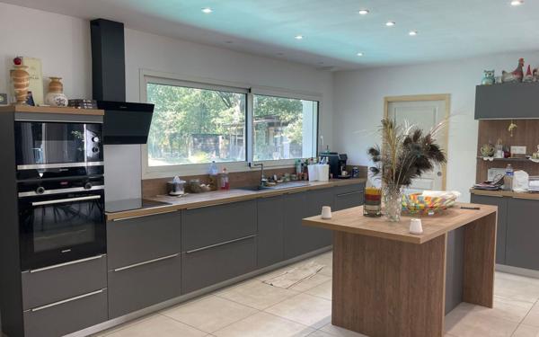 Maison à vendre    4 pièces •  Sindères