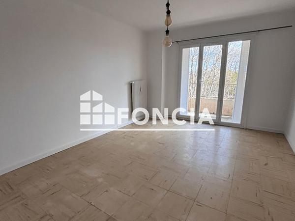 Location Appartement 3 pièces 70 m² - 1621 AVENUE JOSEPH GASQUET Toulon 83100