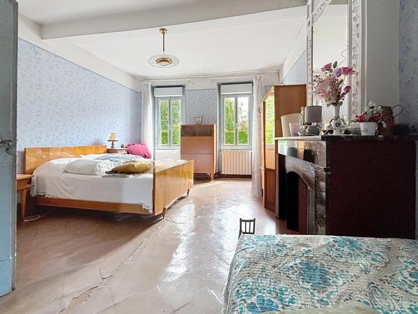 Maison de ville avec garage idéale investisseur.