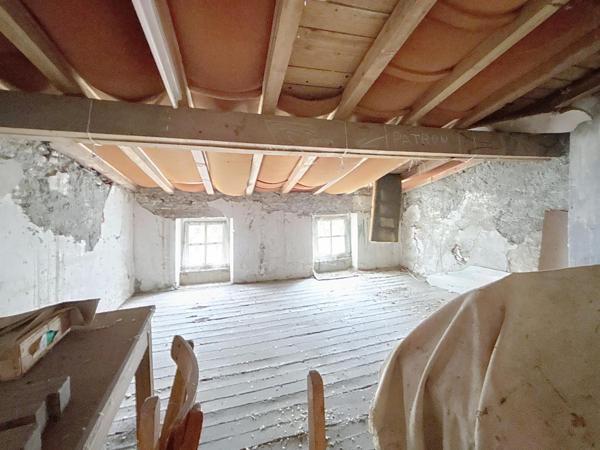 Maison de ville avec garage idéale investisseur.