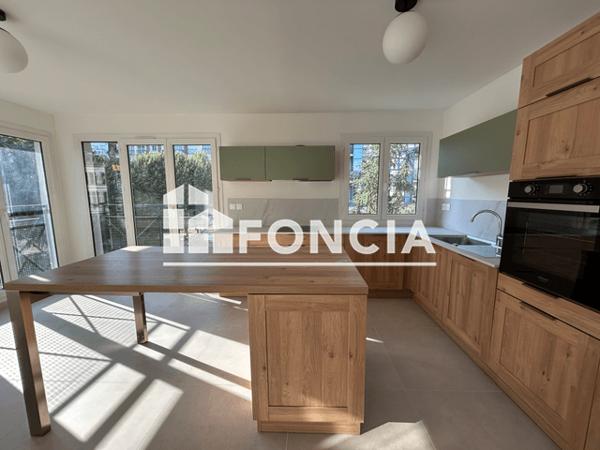 Location Appartement 4 pièces 91.44 m² - 2-4-6 QUAI DES CHEVILLARDS Lille 59000