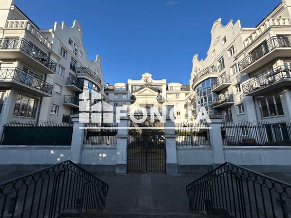 Location Appartement 4 pièces 91.44 m² - 2-4-6 QUAI DES CHEVILLARDS Lille 59000