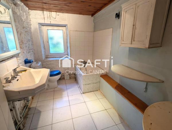 Maison de campagne, 1 chambre, 1 grande mezzanine.