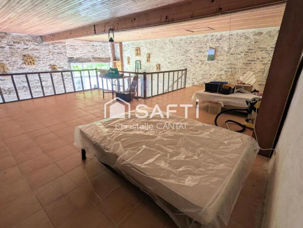 Maison de campagne, 1 chambre, 1 grande mezzanine.