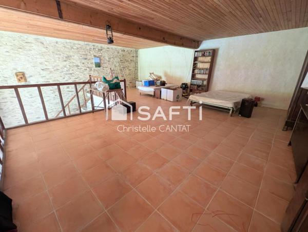 Maison de campagne, 1 chambre, 1 grande mezzanine.
