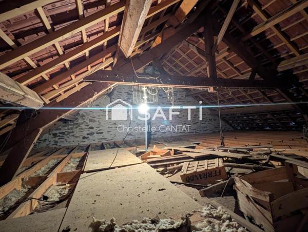 Maison de campagne, 1 chambre, 1 grande mezzanine.