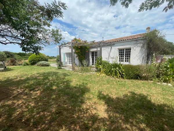 Dolus-d'Oléron : maison de plain-pied sur vaste parcelle constructible