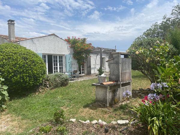 Dolus-d'Oléron : maison de plain-pied sur vaste parcelle constructible