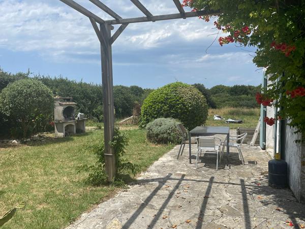 Dolus-d'Oléron : maison de plain-pied sur vaste parcelle constructible