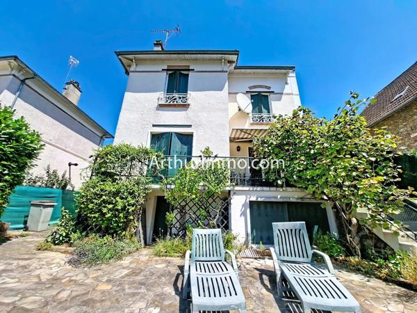 Vente                                                      Maison
                        
                     5 pièces                      106 m2                     à Crosne