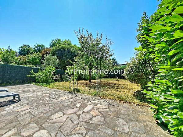 Vente                                                      Maison
                        
                     5 pièces                      106 m2                     à Crosne