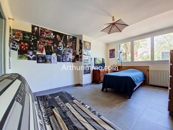 Vente                                                      Maison
                        
                     5 pièces                      106 m2                     à Crosne