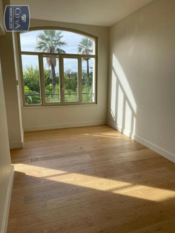 Appartement à louer 4 pièces 94m²