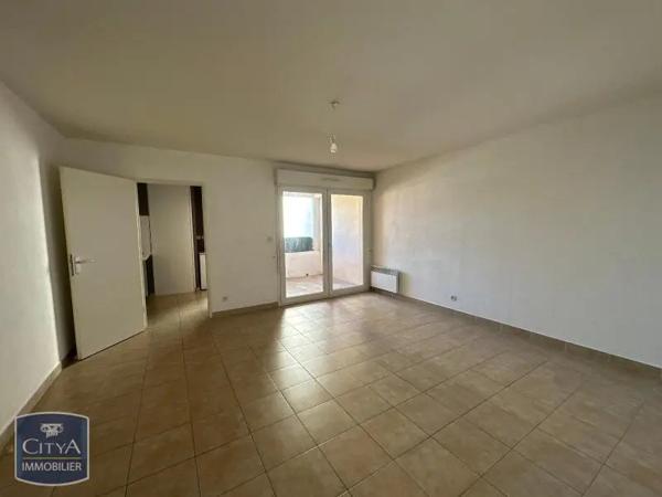 Appartement à louer 2 pièces 51.87m² Milhaud (30540)