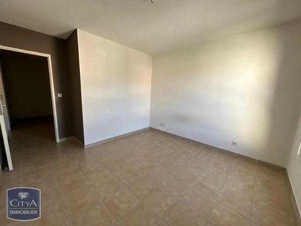 Appartement à louer 2 pièces 51.87m² Milhaud (30540)