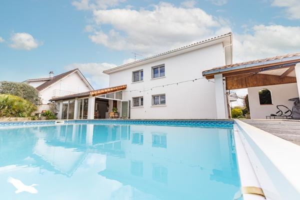 Maison à vendre |                                       Billère |                                        7 pièces  |  265 m²