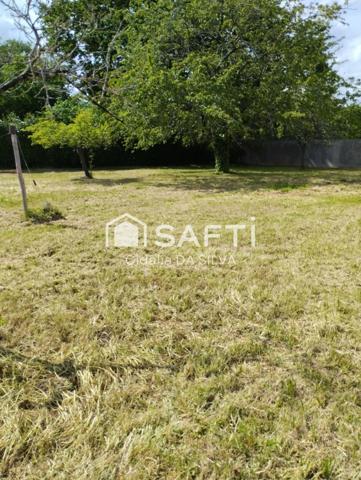 A VENDRE TERRAIN  constructible proche commodité