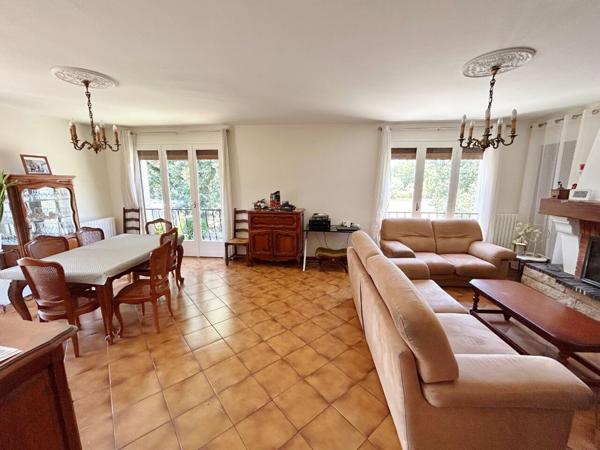 Maison 4 pièce(s) sur sous-sol et 1620 m² de terrain.