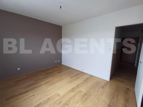 Appartement 65m² , 2 Ch. Lumineux. Résidence calme. Proche Commerces et Ecoles.