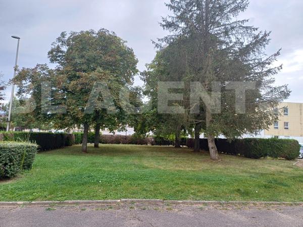 Appartement 65m² , 2 Ch. Lumineux. Résidence calme. Proche Commerces et Ecoles.